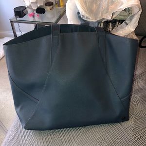 Lulu lemon tote